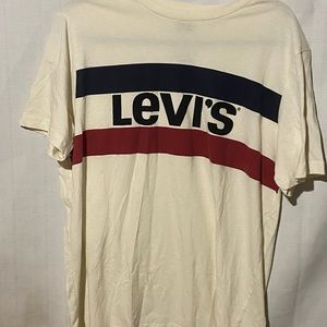Classic Levi’s tee